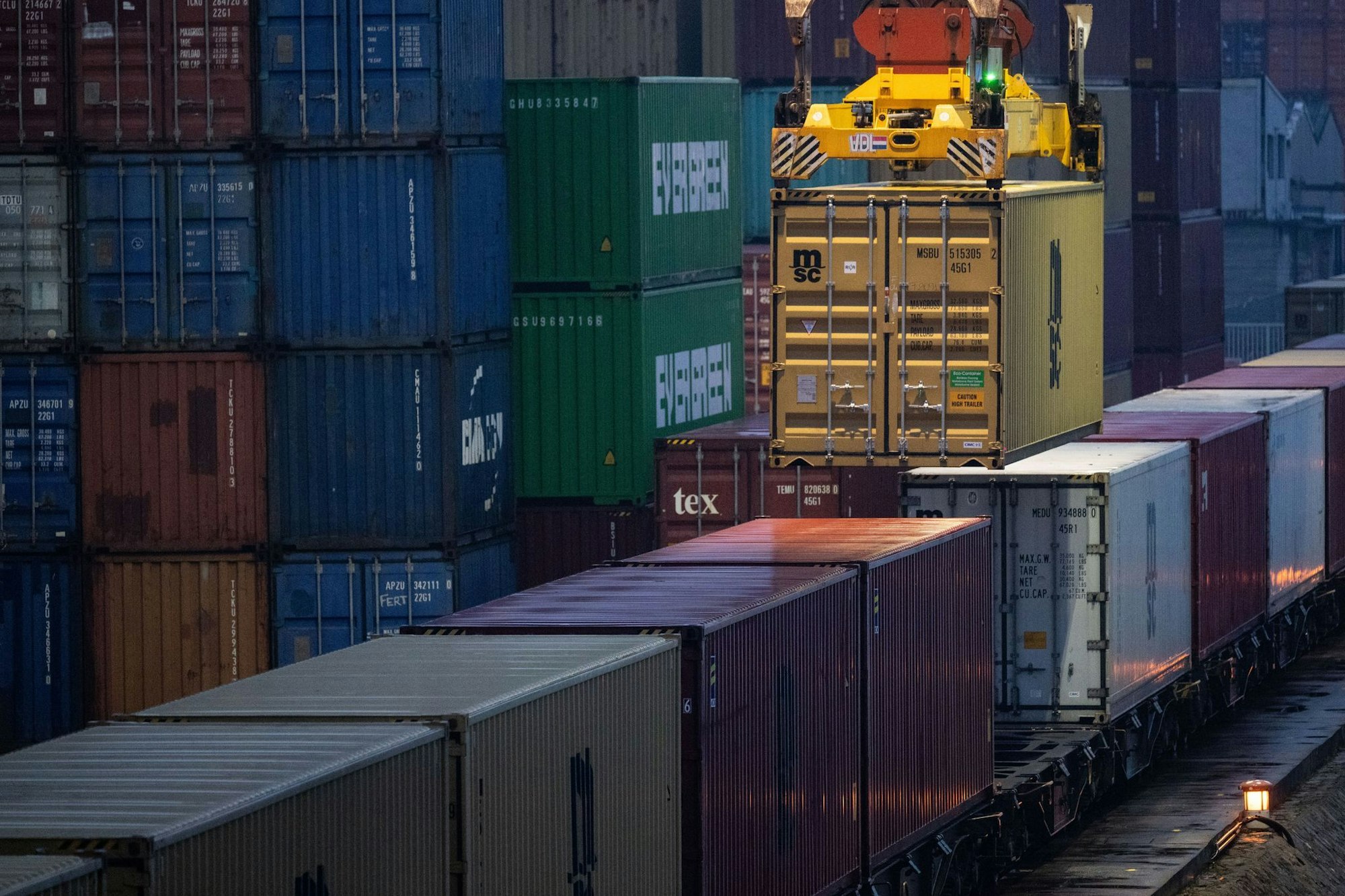 Weltweite Lieferketten sind empfindlich aufeinander abgestimmt. (Symbolbild)