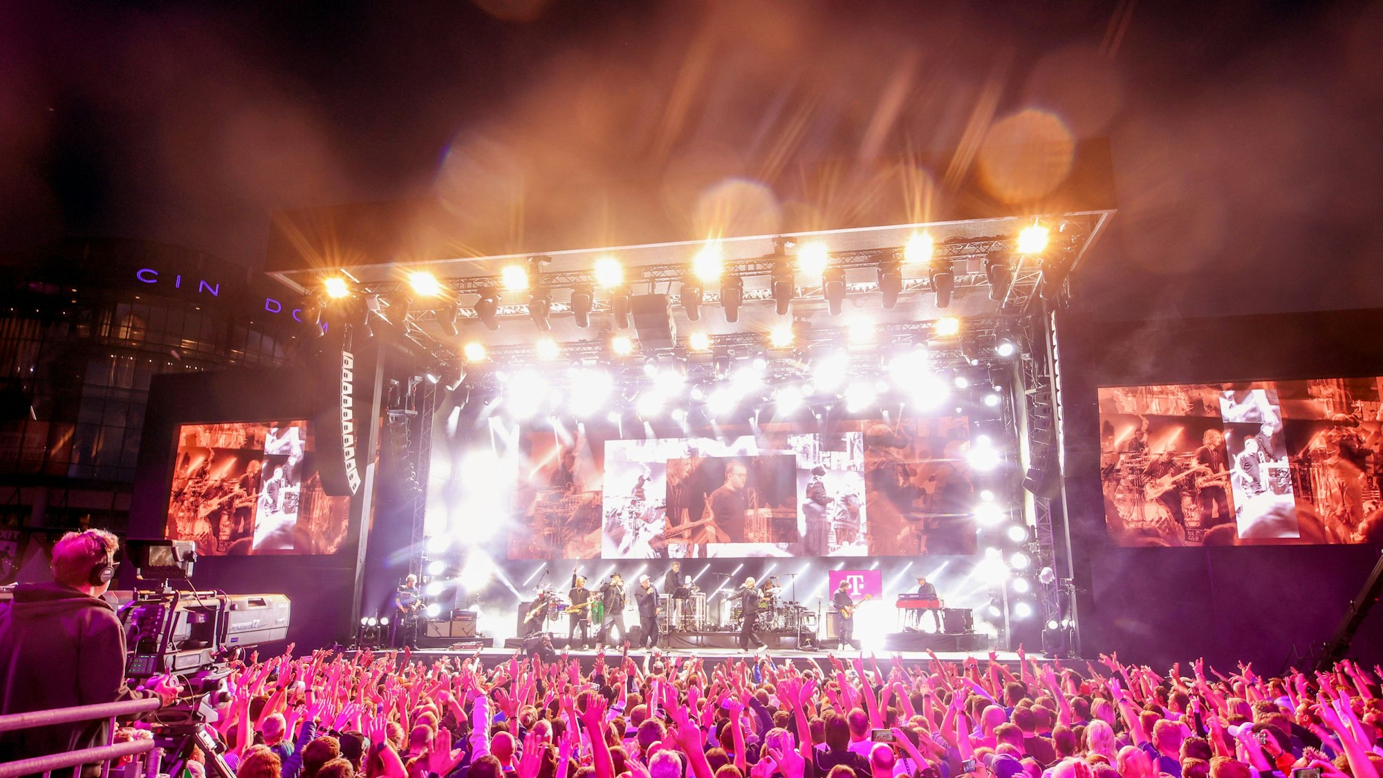 Die deutsche Hip-Hop-Band Die Fantastischen Vier bei einem Konzert 2024 in Köln.