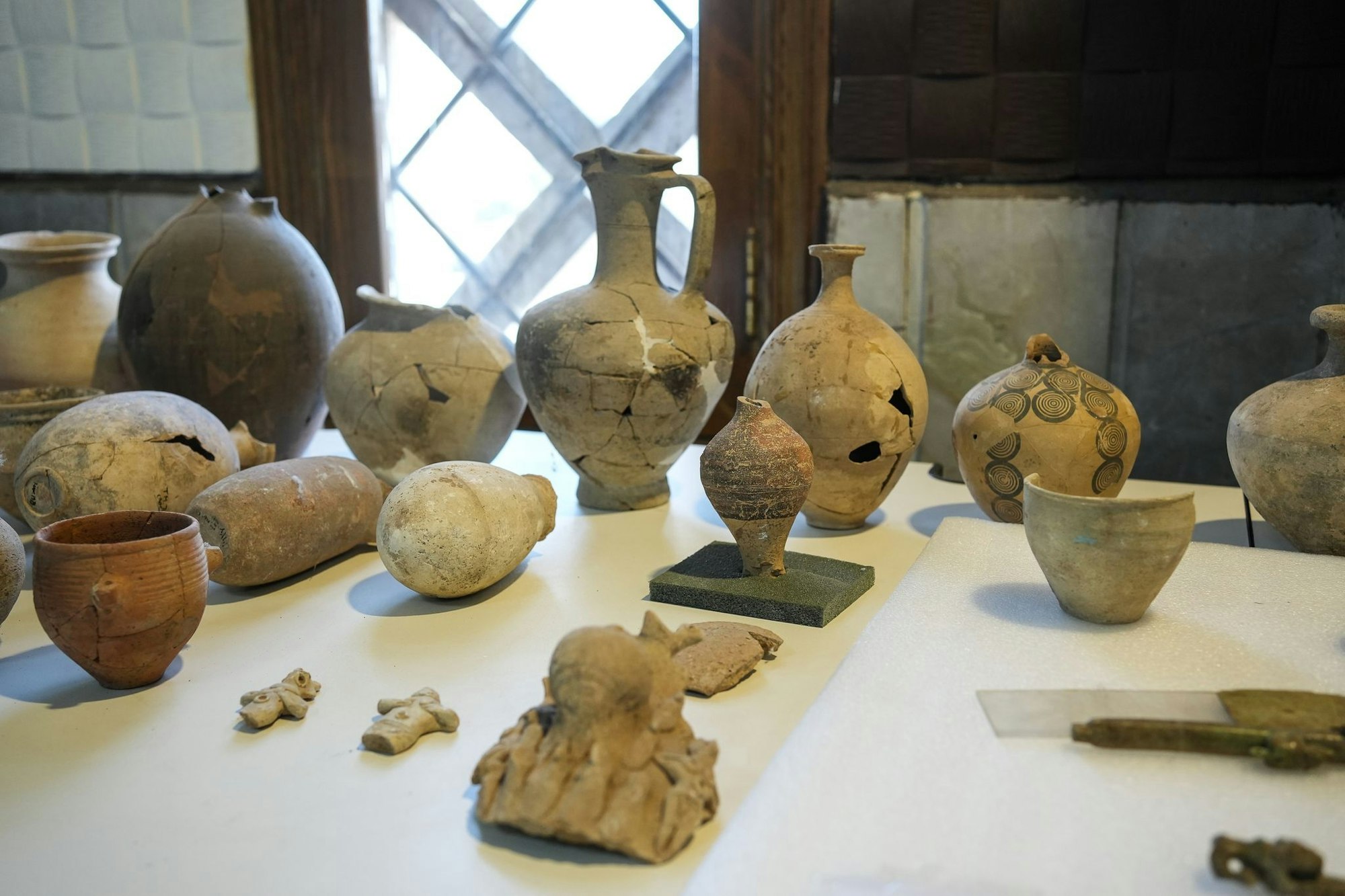 Im Krieg in Syrien wurden zahlreiche Artefakte, historische Fundstücke und Exponate in privaten Verstecken aufbewahrt. Nun kehren sie zurück ins Museum.