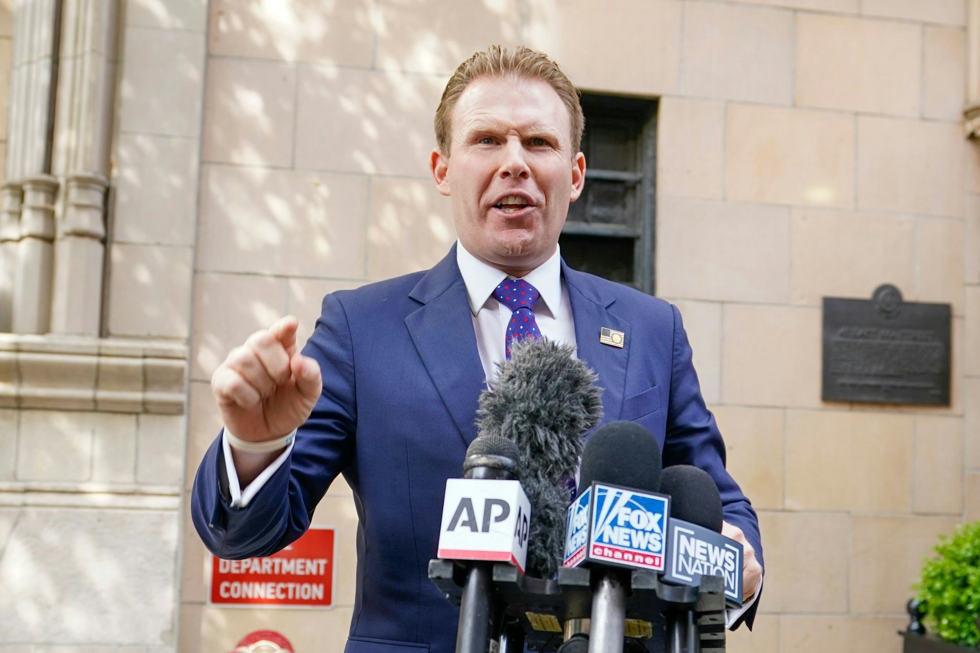 Schließt Razzien bei der Fußball-WM nicht aus: Andrew Giuliani.