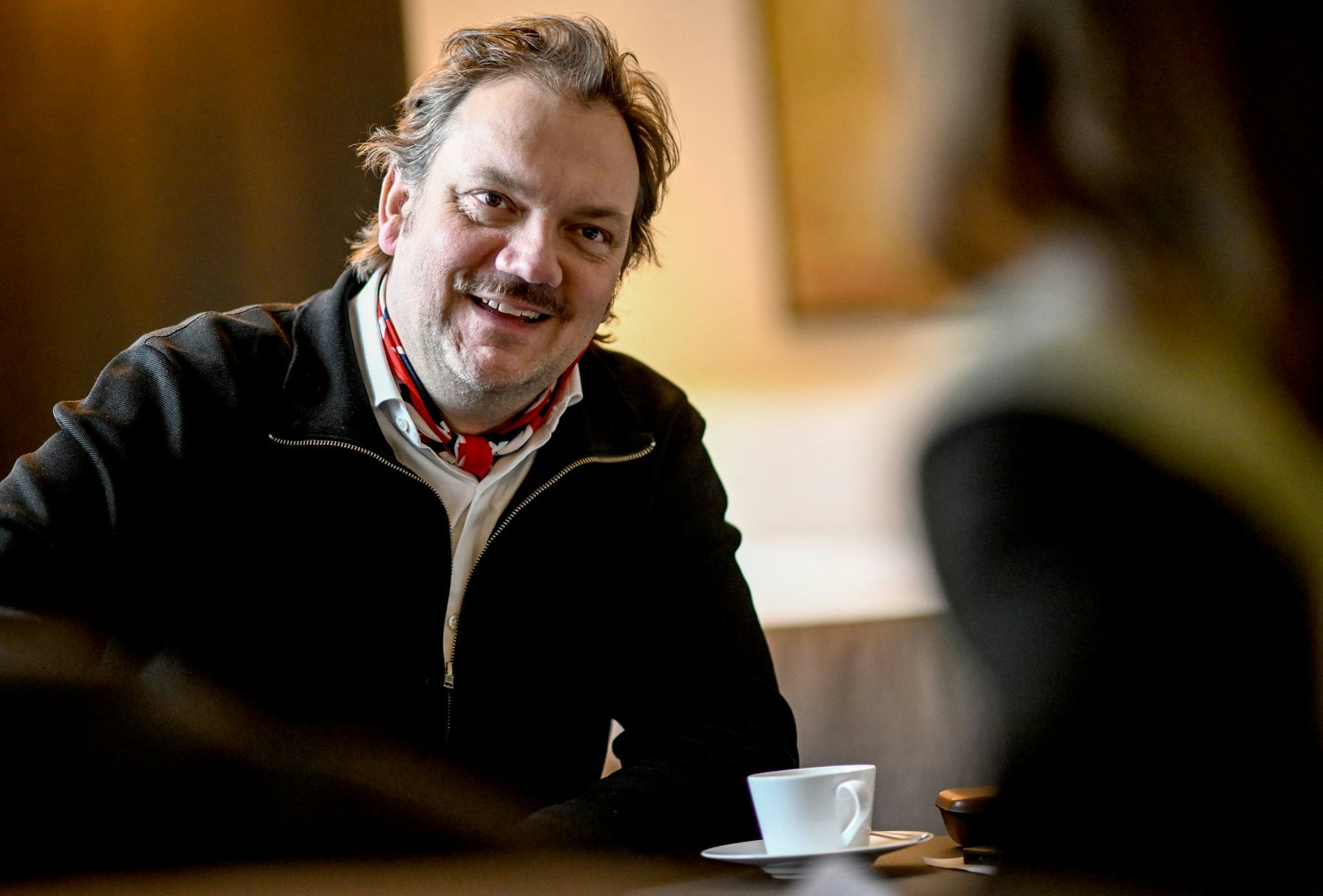 Charly Hübner ist in dem neuen Film «Der Held vom Bahnhof Friedrichstraße» von Wolfgang Becker zu sehen.