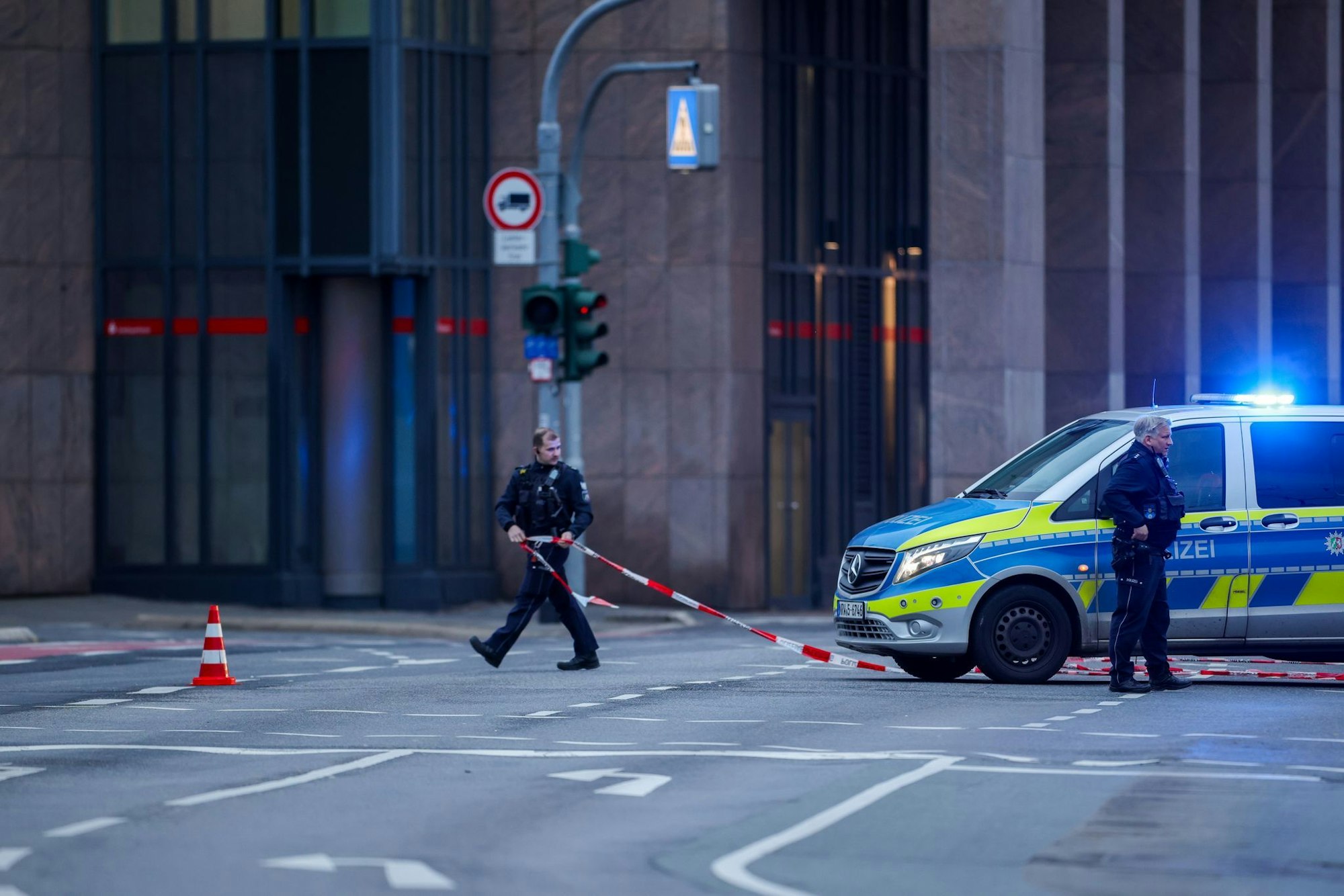 Viele Beamte waren wegen der Bedrohungslage in Mönchengladbach im Einsatz.