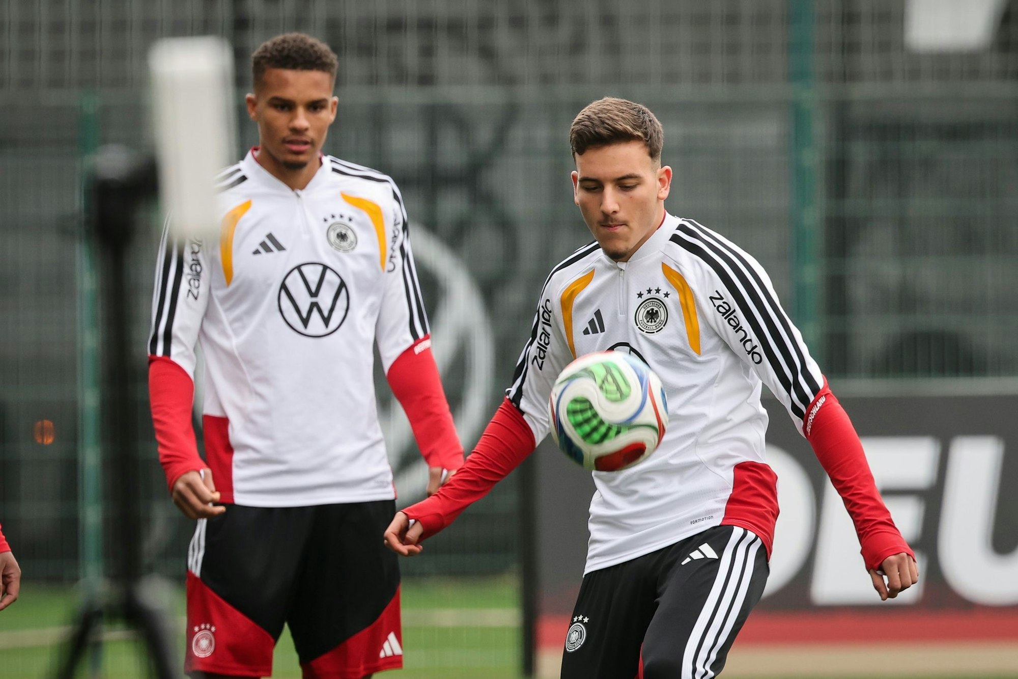 El Mala fühlt sich wohl im Kreise der Nationalmannschaft.