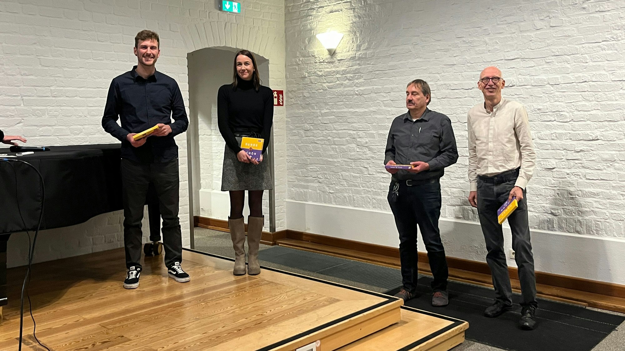 Die vier Referenten des Abends waren (v.l.): Robin Siepker (Energy4Climate), Sarah Einheuser (Umweltamt Stadt Hennef), Jörg Moser (Energiegenossenschaft Overather Bürger) und Dr. Reinhart Brüning (AG Wärme Hennef Power).