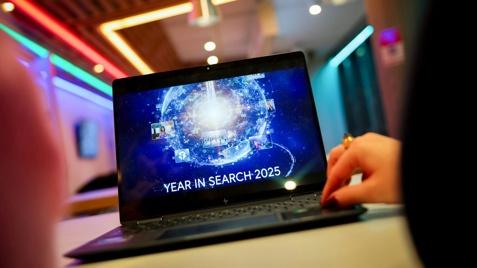 Welches waren die Google-Suchtrends 2025? Politische Themen und sportliche Großereignisse haben auch die Internetsuche von Millionen Nutzern in Deutschland bestimmt.