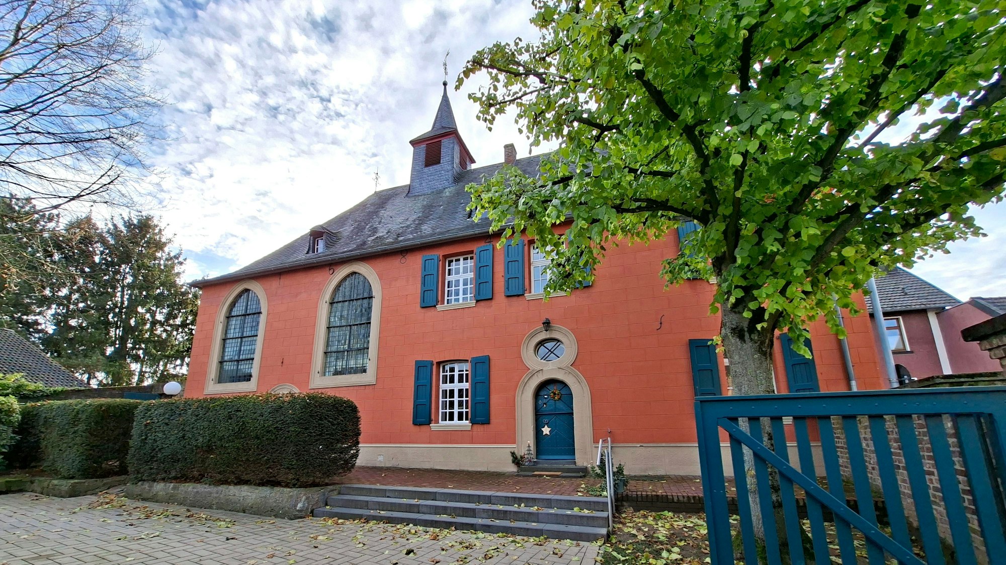 Das Foto zeigt eine Hauskirche.