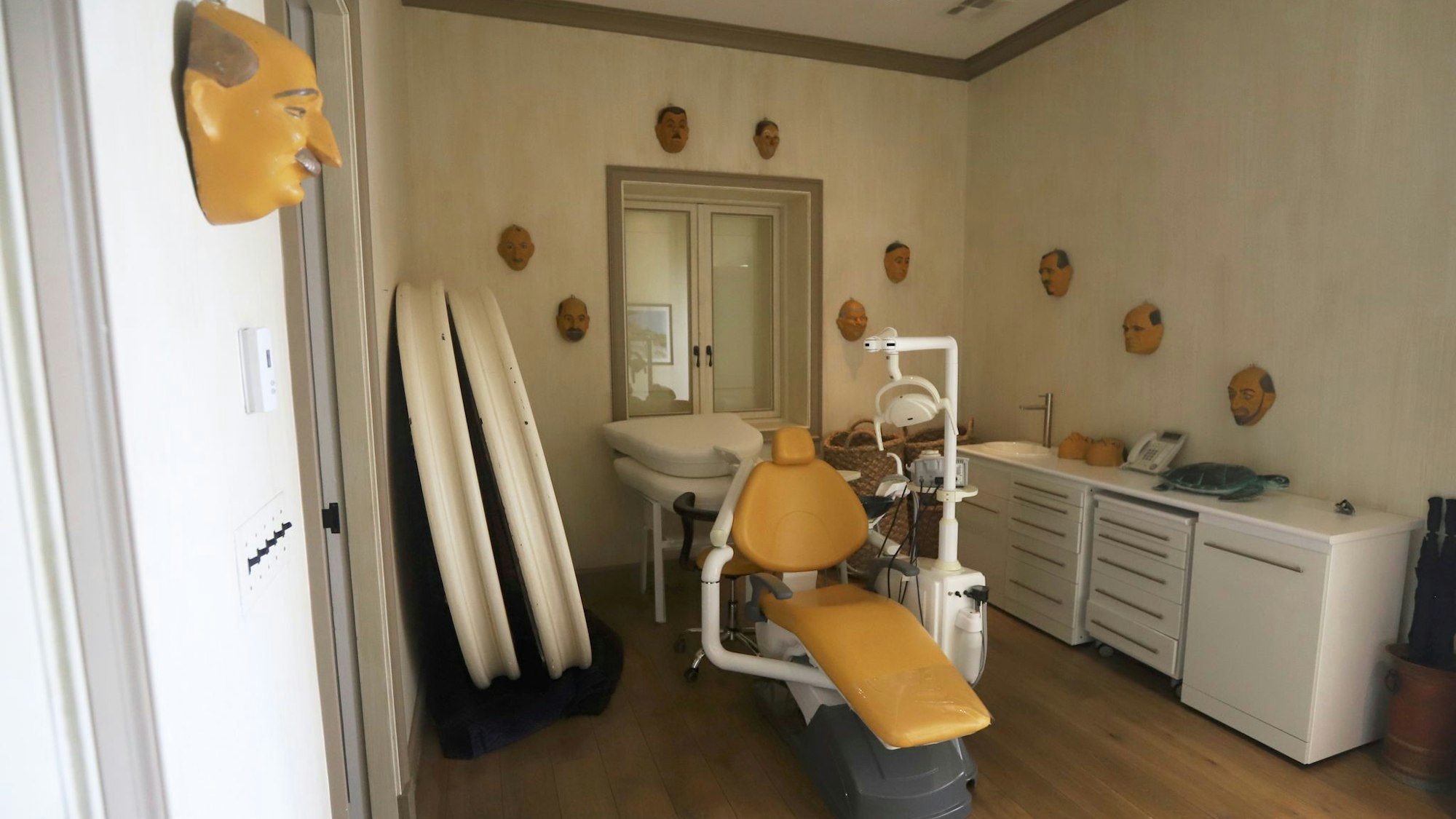 Ein Zahnarztstuhl in der Epstein-Villa.