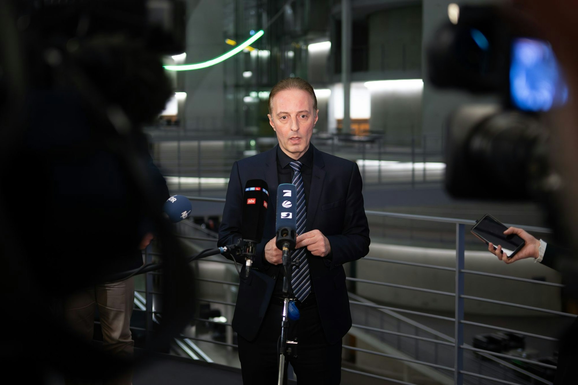 Der Vorsitzende des Wahlprüfungsausschusses erläuterte, warum die Einsprüche des BSW unbegründet seien.