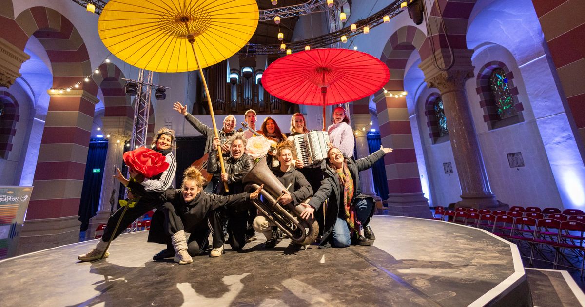 Church becomes a circus ring: Cirque Bouffon rehearses for new Christmas ...