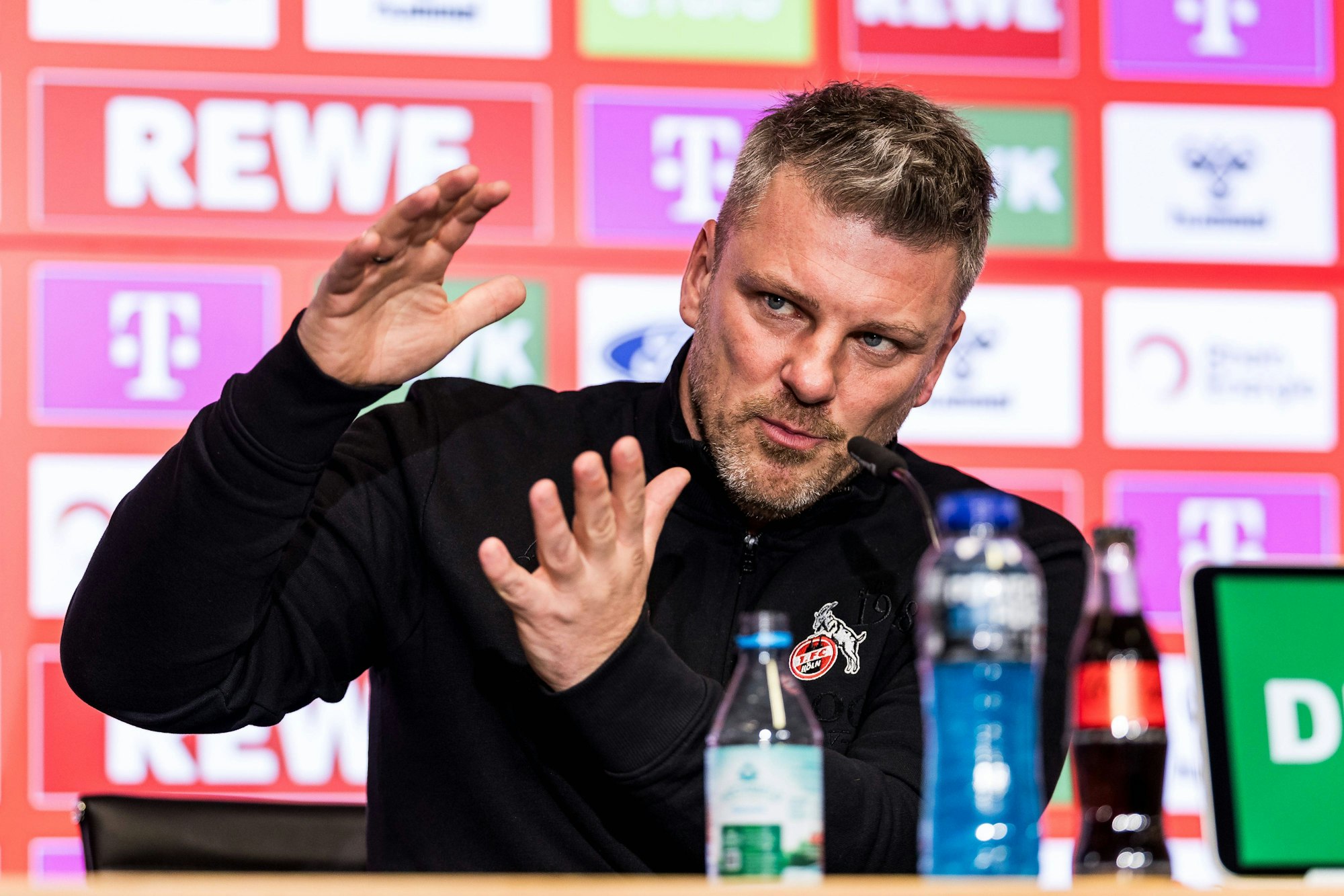 COLOGNE, GERMANY - DECEMBER 04: Lukas Kwasniok Head Coach 1. FC Koeln during the pre game press conference, PK, Pressekonferenz before the 1. Bundesliga match between 1. FC Koeln and FC St. Pauli at RheinEnergiestadion on December 04, 2025 in Cologne, Germany. North Rhine Westphalia Germany Copyright: xBEAUTIFULxSPORTS/Wunderlx