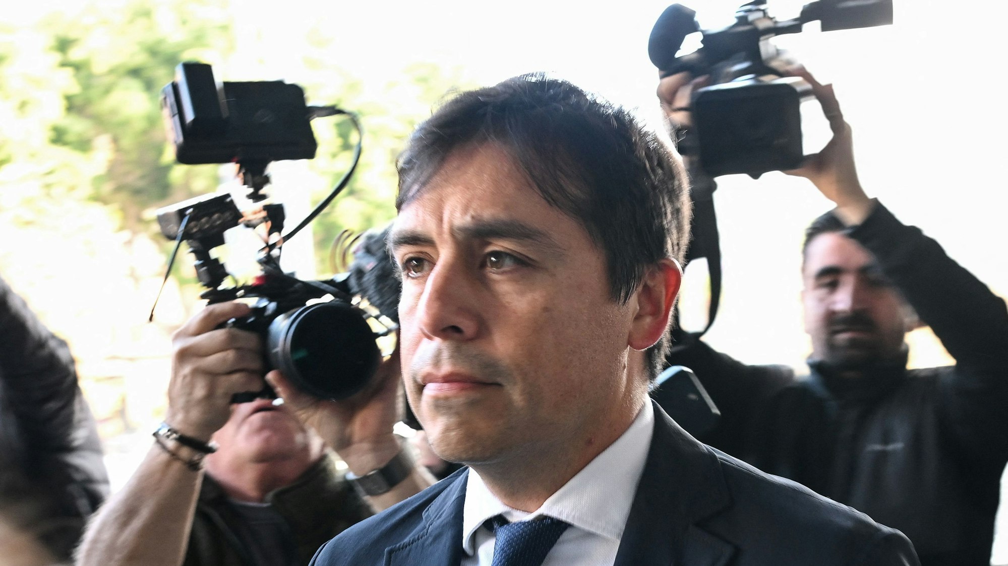 Salvador Plasencia auf dem Weg in den Gerichtssaal