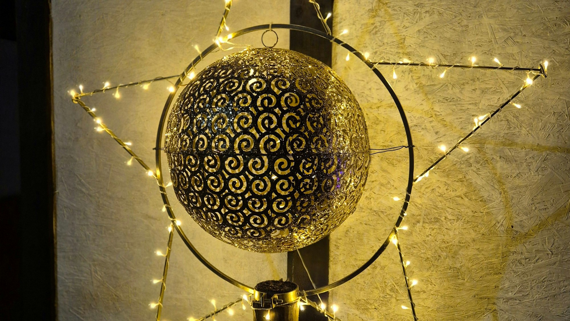 Liebevoll dekoriert: der Dorfweihnachtsmarkt in Berghein-Rheidt.