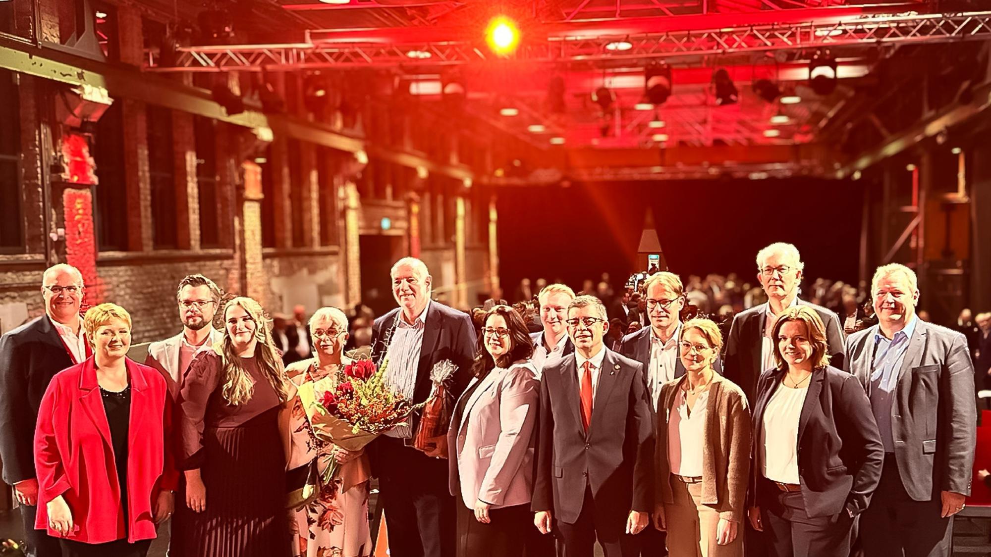 Ein Gruppenfoto in der Halle 32.