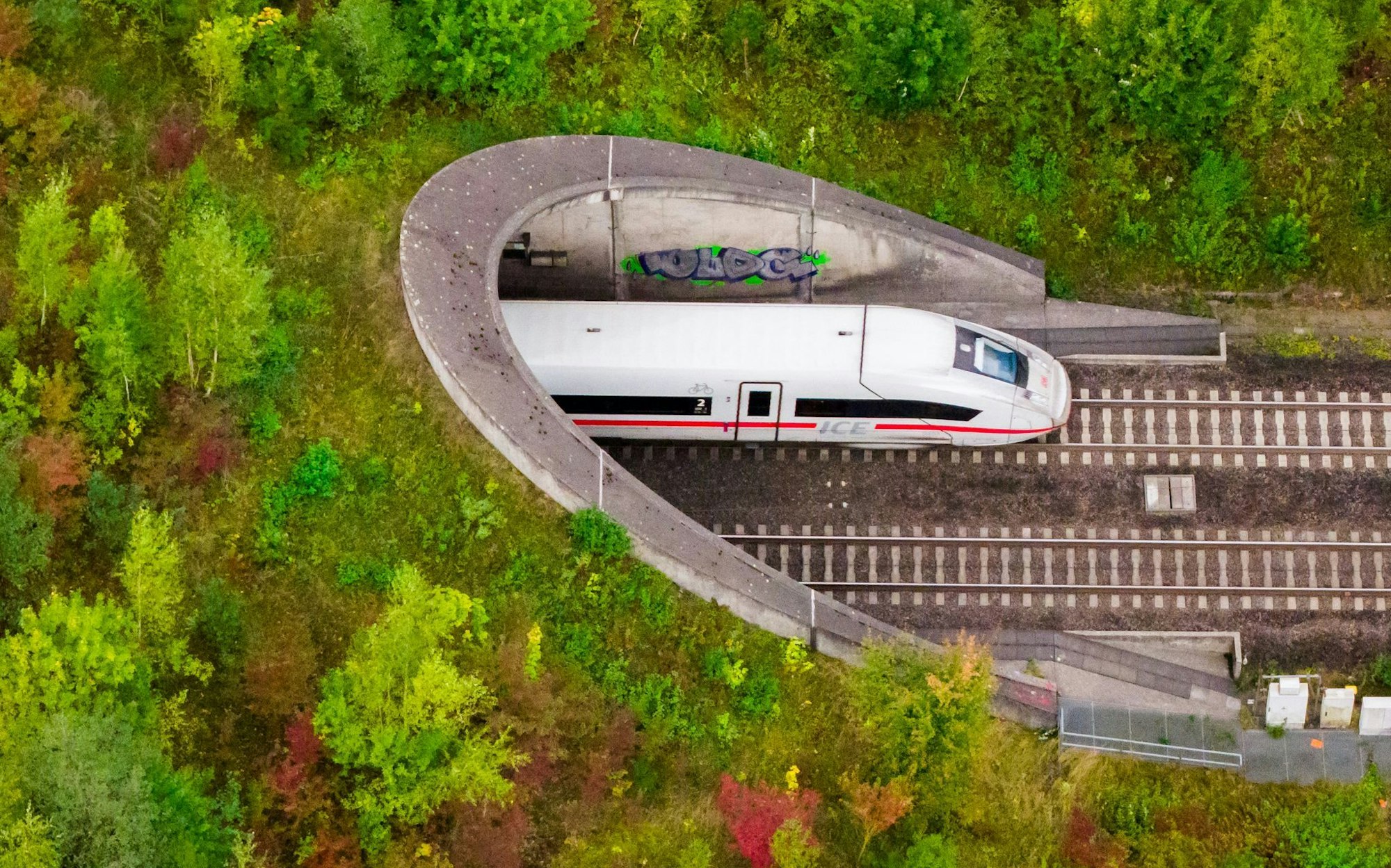 Die Bahn hat die Pläne für den Ausbau der Strecke Hannover-Bielefeld konkretisiert. Sie will weniger neue Tunnel bauen und damit die Kosten drücken. (Archivbild)