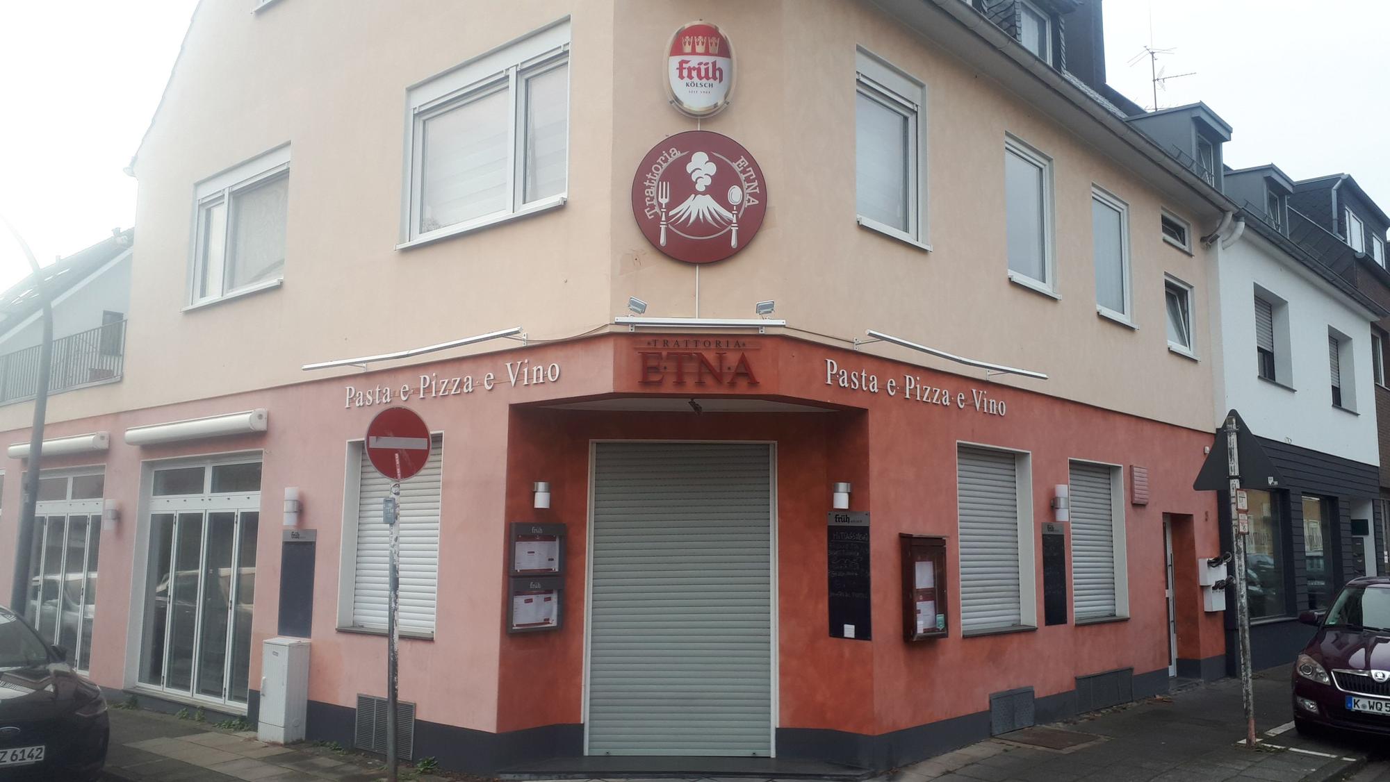 Das Ecklokal Etna hat alle Jalousien heruntergelassen.