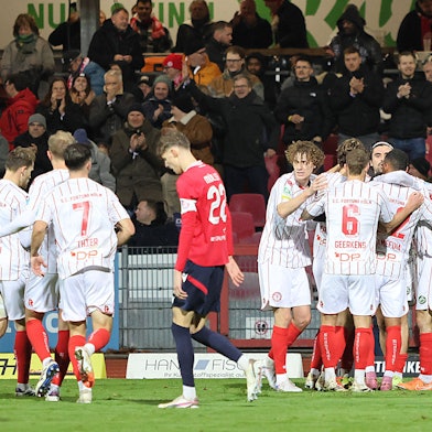 Regionalliga West: SC Fortuna Koeln - Wuppertaler SV ** NUR FÜR REDAKTIONELLE ZWECKE ** EDITORIAL USE ONLY **Fussball Regionalliga West 18.Spieltag Freitag 05.12..2025 Ort: Suedstadion Koeln SC Fortuna Koeln - Wuppertaler SV Im Bild Torjubel SC Fortuna Koeln Deutschland Köln Copyright: StefanxRittershaus *** Regionalliga West SC Fortuna Koeln Wuppertaler SV FOR EDITORIAL PURPOSES ONLY p Soccer Regionalliga West 18 Matchday Friday 05 12 2025 Location Suedstadion Koeln SC Fortuna Koeln Wuppertaler SV In picture Goal celebration SC Fortuna Koeln Germany Cologne Copyright StefanxRittershaus Copyright: StefanxRittershaus doc83kadfh5s4kuygjfh18 ,EDITORIAL USE ONLY