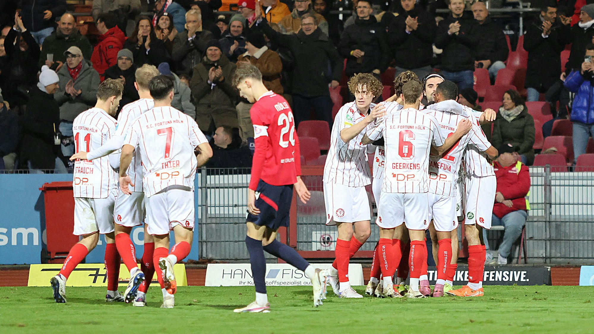 Regionalliga West: SC Fortuna Koeln - Wuppertaler SV ** NUR FÜR REDAKTIONELLE ZWECKE ** EDITORIAL USE ONLY **Fussball Regionalliga West 18.Spieltag Freitag 05.12..2025 Ort: Suedstadion Koeln SC Fortuna Koeln - Wuppertaler SV Im Bild Torjubel SC Fortuna Koeln Deutschland Köln Copyright: StefanxRittershaus *** Regionalliga West SC Fortuna Koeln Wuppertaler SV FOR EDITORIAL PURPOSES ONLY p Soccer Regionalliga West 18 Matchday Friday 05 12 2025 Location Suedstadion Koeln SC Fortuna Koeln Wuppertaler SV In picture Goal celebration SC Fortuna Koeln Germany Cologne Copyright StefanxRittershaus Copyright: StefanxRittershaus doc83kadfh5s4kuygjfh18 ,EDITORIAL USE ONLY