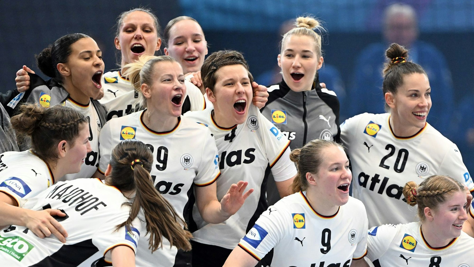 Der Medaillen-Traum lebt: Das DHB-Team steht im Viertelfinale.