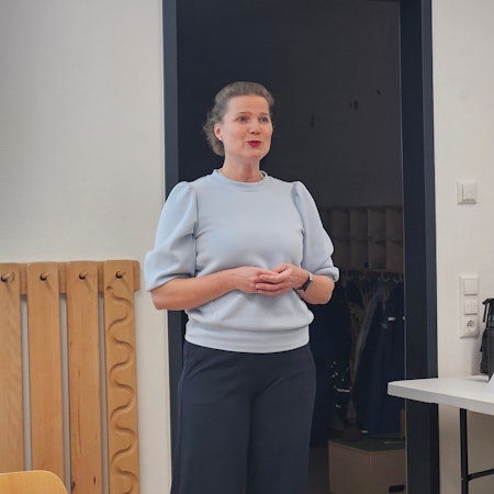 Maren Wessel stellt sich im Ausschuss vor.