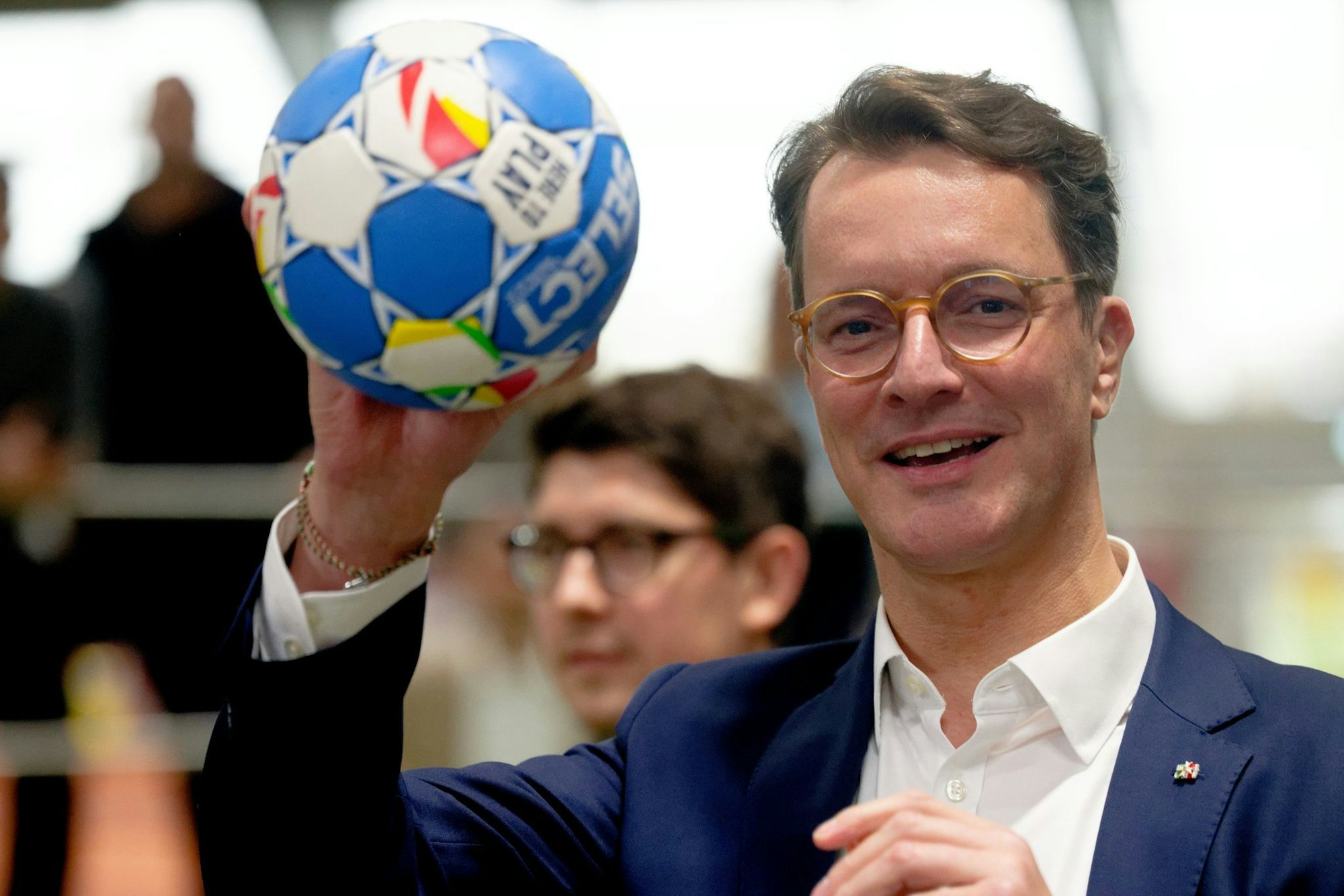 Ministerpräsident Hendrik Wüst (CDU) bei der Vorstellung des aktualisierten Olympia-Konzepts (Archivfoto)