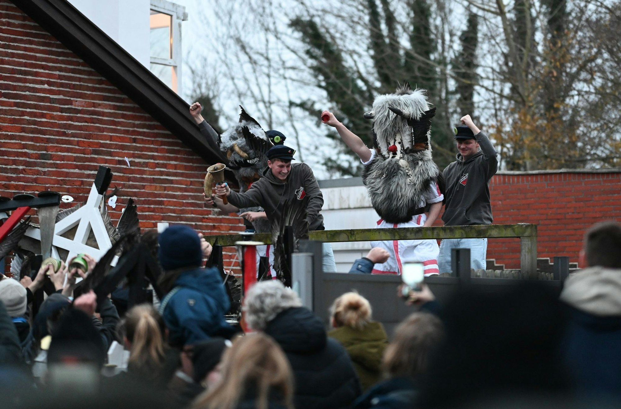 Zwei Klaasohms beginnen ihren Zug über die Insel Borkum.