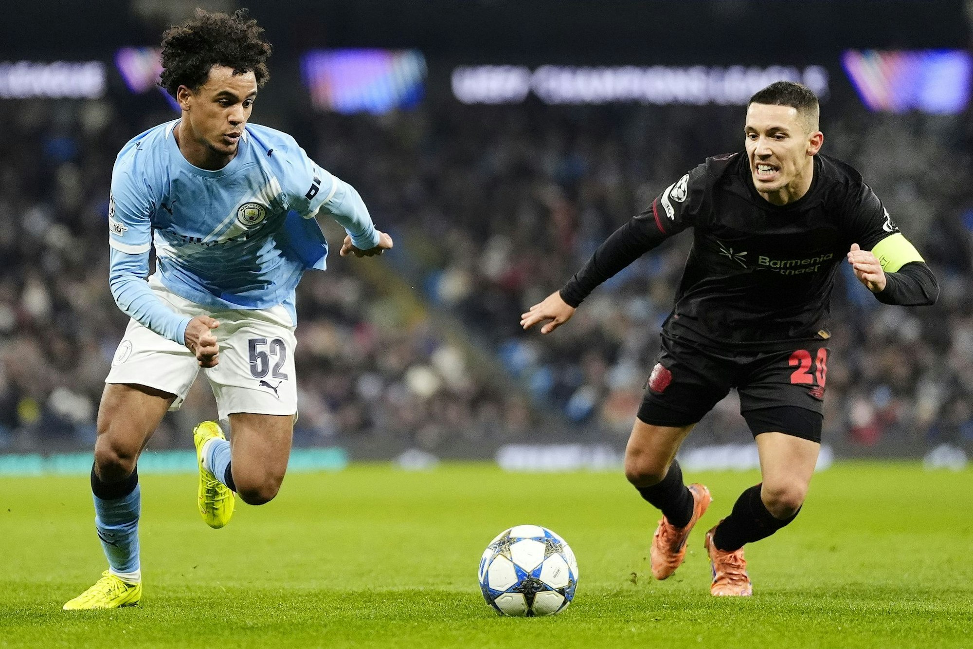 Bayer vermisst Alejandro Grimaldo (r) schmerzlich. (Archivbild)