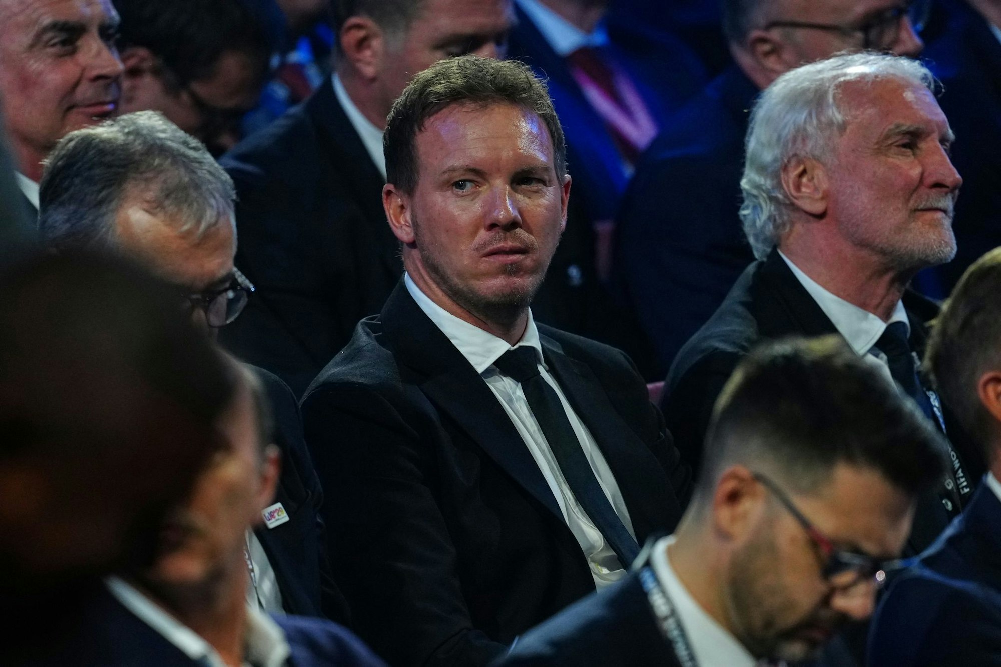 Julian Nagelsmann verfolgt die WM-Auslosung.