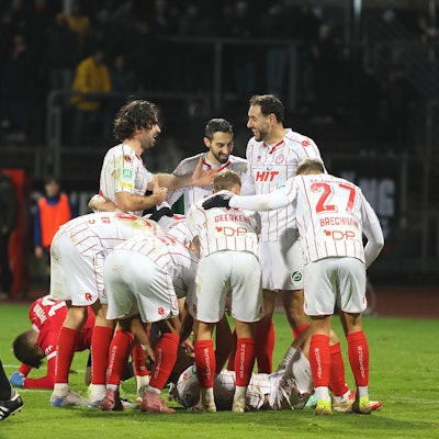 Regionalliga West: SC Fortuna Koeln - Wuppertaler SV ** NUR FÜR REDAKTIONELLE ZWECKE ** EDITORIAL USE ONLY **Fussball Regionalliga West 18.Spieltag Freitag 05.12..2025 Ort: Suedstadion Koeln SC Fortuna Koeln - Wuppertaler SV Im Bild Torjubel Fortuna Koeln Deutschland Köln Copyright: StefanxRittershaus *** Regionalliga West SC Fortuna Koeln Wuppertaler SV FOR EDITORIAL PURPOSES ONLY p Soccer Regionalliga West 18 Matchday Friday 05 12 2025 Location Suedstadion Koeln SC Fortuna Koeln Wuppertaler SV In picture Goal celebration Fortuna Koeln Germany Cologne Copyright StefanxRittershaus Copyright: StefanxRittershaus doc83kdqmohntlgfqkdi1t ,EDITORIAL USE ONLY