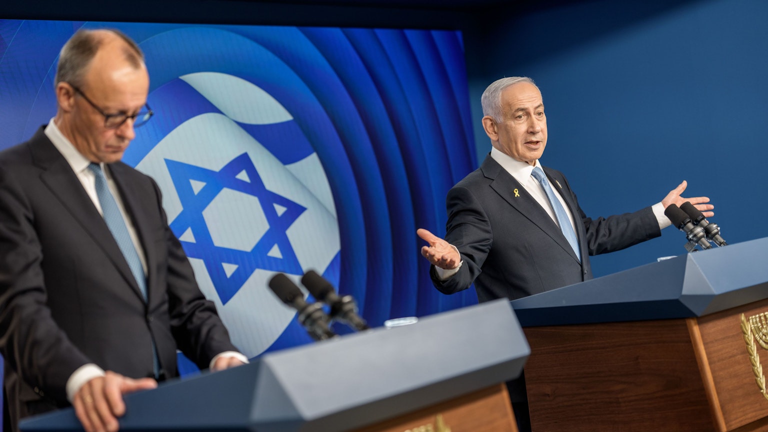 Gemeinsamer Auftritt: Merz und sein Gastgeber Netanjahu.