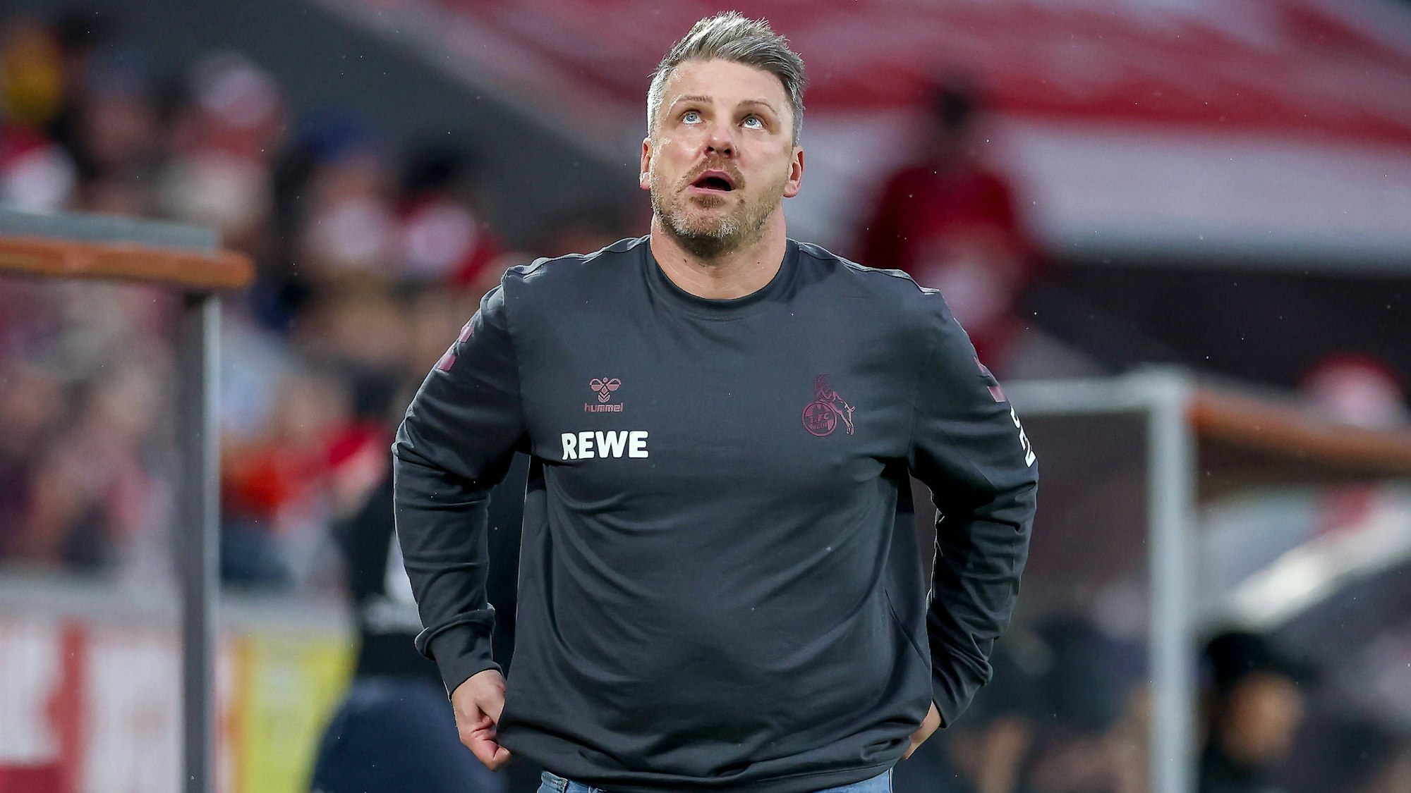 FC-Cheftrainer Lukas Kwasniok kann es nicht glauben, dass sein Team gegen St. Pauli nicht gewinnen konnte.
