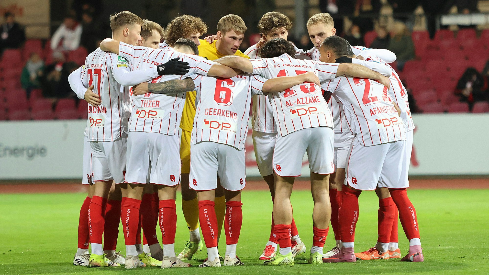 Regionalliga West: SC Fortuna Koeln - Wuppertaler SV ** NUR FÜR REDAKTIONELLE ZWECKE ** EDITORIAL USE ONLY **Fussball Regionalliga West 18.Spieltag Freitag 05.12..2025 Ort: Suedstadion Koeln SC Fortuna Koeln - Wuppertaler SV Im Bild Die Mannschaft von Fortuna Koeln im Kreis vor dem Spiel Deutschland Köln Copyright: StefanxRittershaus *** Regionalliga West SC Fortuna Koeln Wuppertaler SV FOR EDITORIAL PURPOSES ONLY p Soccer Regionalliga West 18 Matchday Friday 05 12 2025 Location Suedstadion Koeln SC Fortuna Koeln Wuppertaler SV In the picture The team of Fortuna Koeln in the circle before the match Germany Cologne Copyright StefanxRittershaus Copyright: StefanxRittershaus doc83kd1nevhhicsfcoi21 ,EDITORIAL USE ONLY