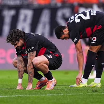 06.12.2025, xydrx, Fußball, 3.Liga, FC Viktoria Köln - SSV Ulm 1846, Saison 2025 2026, Sportpark Höhenberg: Lex-Tyger Lobinger FC Viktoria Köln 9 und Benjamin Zank FC Viktoria Köln 23 enttäuscht nach der 1:0 Niederlage DFB regulations prohibit any use of photographs as image sequences and or quasi-video. Photo: xYannisxDreimannxPressefotoKochx Nordrhein-Westfahlen Deutschland *** 06 12 2025, xydrx, Fußball, 3 Liga, FC Viktoria Köln SSV Ulm 1846, Saison 2025 2026, Sportpark Höhenberg Lex Tyger Lobinger FC Viktoria Köln 9 und Benjamin Zank FC Viktoria Köln 23 enttäuscht nach der 1 0 Niederlage DFB regulations prohibit any use of photographs as image sequences and or quasi video Photo xYannisxDreimannxPressefotoKochx Nordrhein Westfahlen Germany