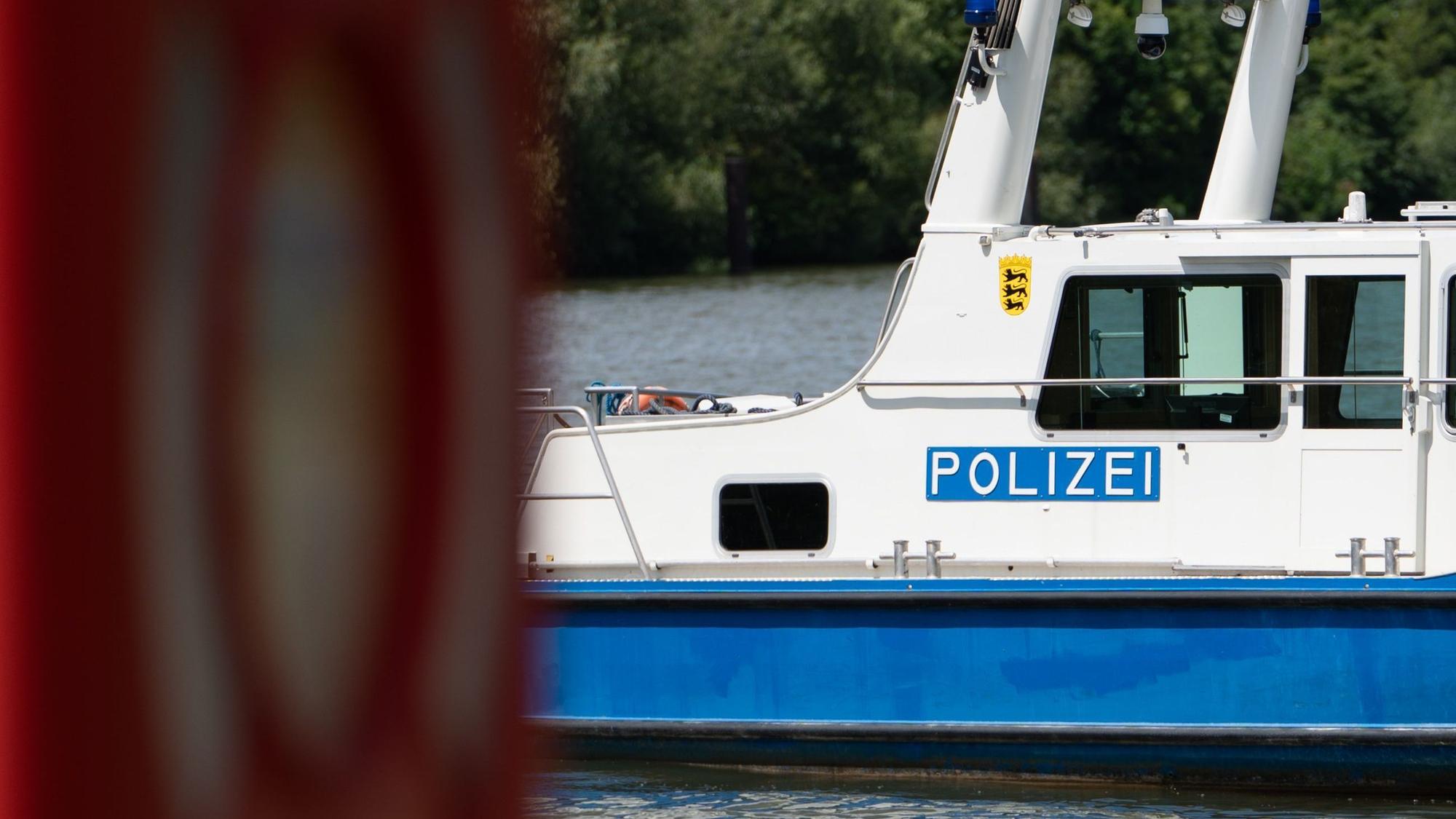 Ein Boot der Wasserschutzpolizei auf dem Rhein. (Symbolfoto)