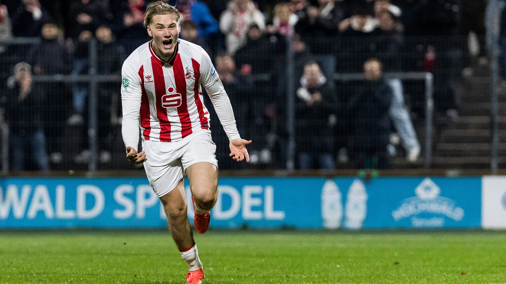 KOELN, GERMANY - NOVEMBER 26: Fynn Schenten 1. FC Koeln, 9 celebrates scoring the 1:1 goal during the UEFA Youth League match between 1. FC Koeln vs. FC Midtjylland at Franz-Kremer-Stadion on round 3 of the UEFA Youth League on November 26, 2025 in Koeln, Germany. North Rhine Westphalia Germany Copyright: xBEAUTIFULxSPORTS/Wunderlx