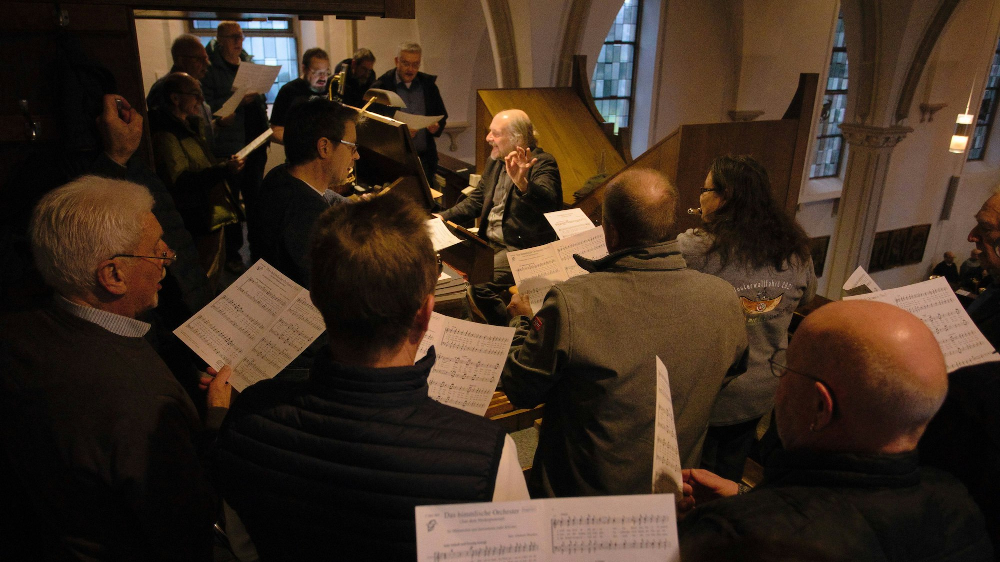 Konzentriert: Der Kirchenchor St. Cäcilia und der Musikverein Linde waren in St. Joseph zu hören.