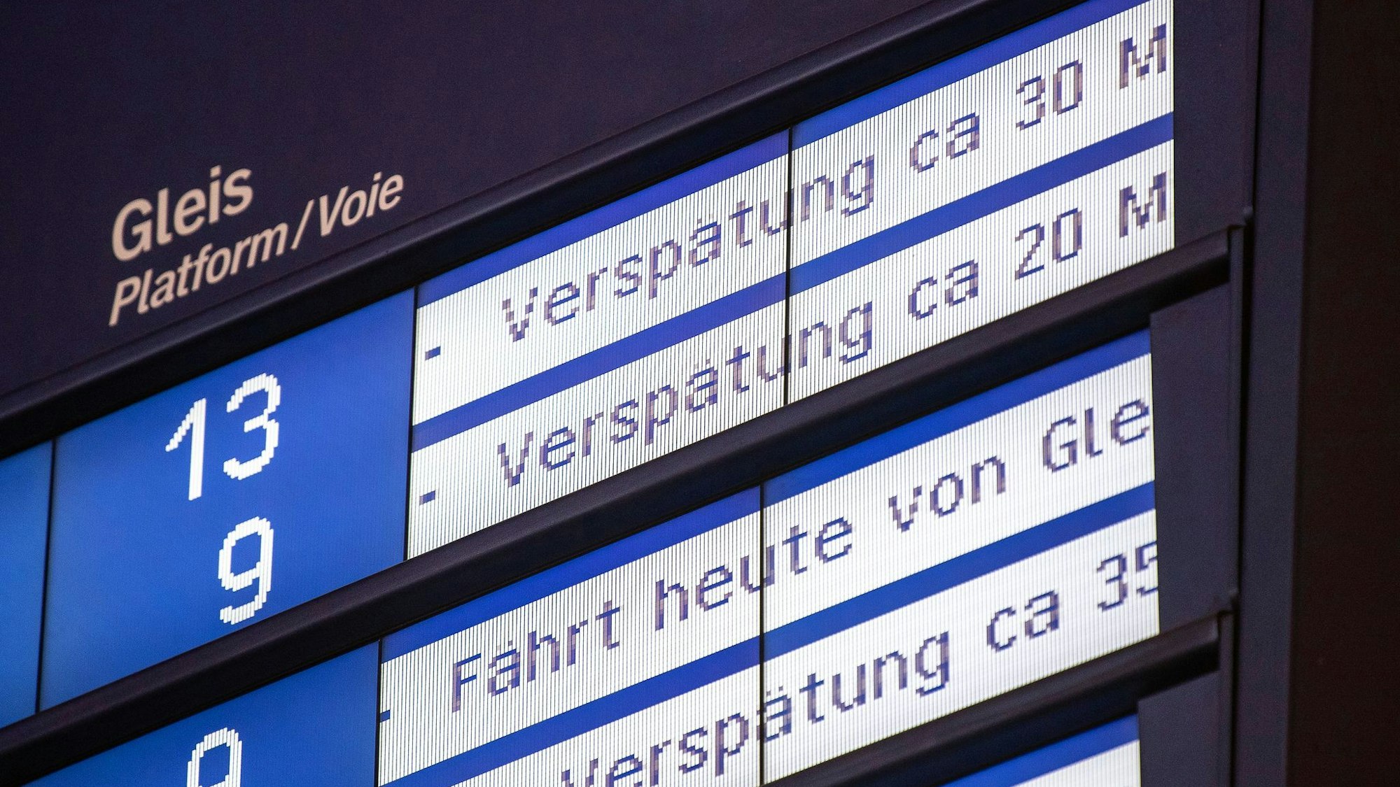Verspätungen und Zugausfälle sind für Bahnpendler in Nordrhein-Westfalen Alltag. (Symbolbild)