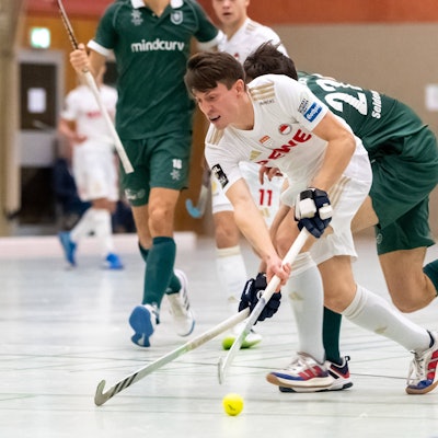 Deutschland, Mülheim, 13.01.2024, Sporthalle Lehnerstr. HTCU, Uhlenhorst Mülheim vs Rot-Weiss Köln - Halle 1. Bundesliga Herren, Jonas Seidemann Uhlenhorst Mülheim, Maximilian Siegburg Rot-Weiss Köln in action Mülheim Sporthalle Lehnerstr. HTCU Deutschland *** Germany, Mülheim, 13 01 2024, Sporthalle Lehnerstr HTCU , Uhlenhorst Mülheim vs Rot Weiss Köln Halle 1 Bundesliga Herren, Jonas Seidemann Uhlenhorst Mülheim , Maximilian Siegburg Rot Weiss Köln in action Mülheim Sporthalle Lehnerstr HTCU Germany eu-images-721