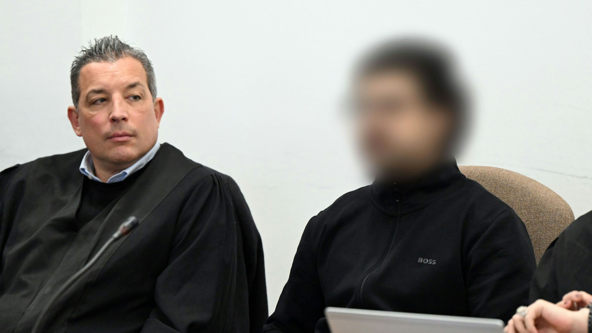 Seit Montag muss sich Sermet A. vor Gericht verantworten. Zwei Frauen aus der Kalker Drogenbande müssen sich nun ebenfalls verantworten.