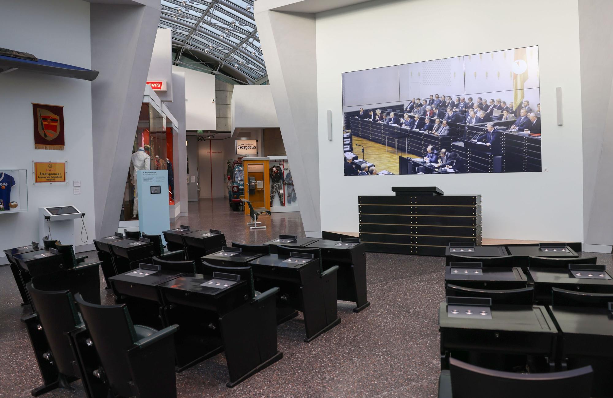 Das Haus der Geschichte eröffnet seine neu gestaltete Dauerausstellung.