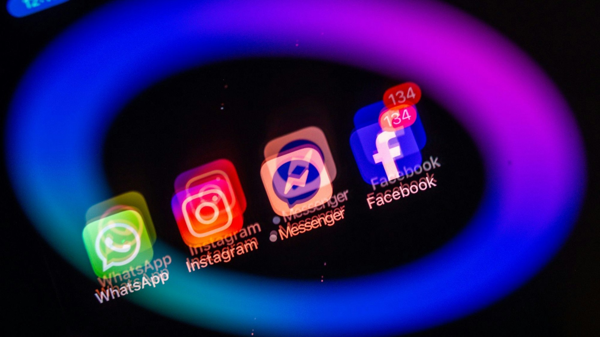 Die unrechtmäßige Datensammlung durch Meta hat zu Sammelklagen und ersten Gerichtsentscheidungen auf Schadenersatz geführt: Betroffene können sich kostenlos im Verbandsklageregister anmelden.