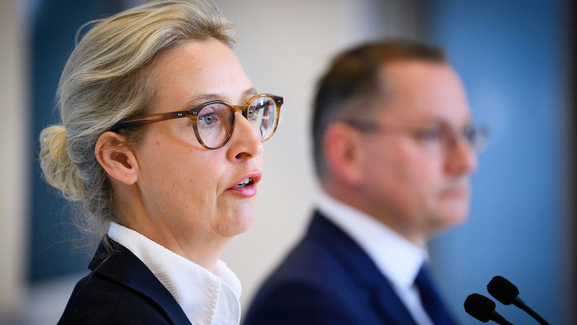 Alice Weidel, Vorsitzende der AfD-Bundestagsfraktion, und Tino Chrupalla, Vorsitzender der AfD-Bundestagsfraktion, bei einer Pressekonferenz. (Archivbild)