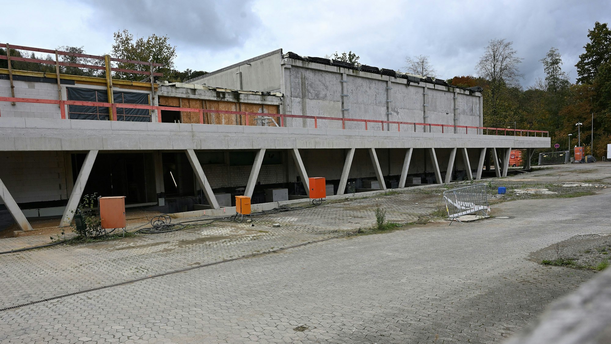 Zu sehen ist ein Rohbau für Sporthallen am Schulzentrum Kürten.