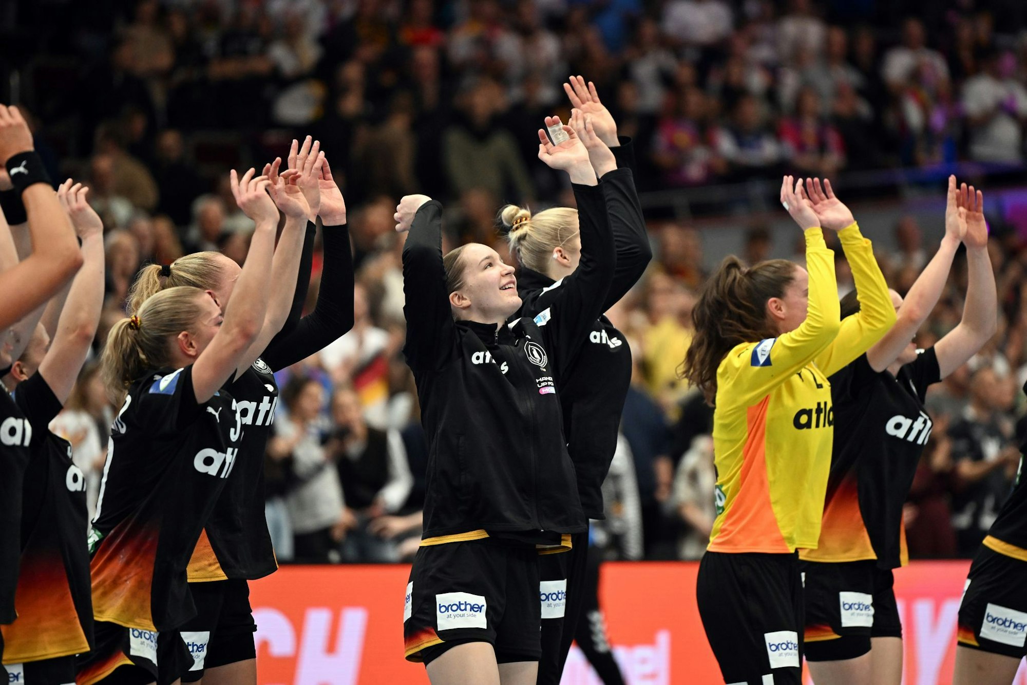Bislang nicht zu stoppen: Die deutschen Handballerinnen spazieren ins WM-Viertelfinale.