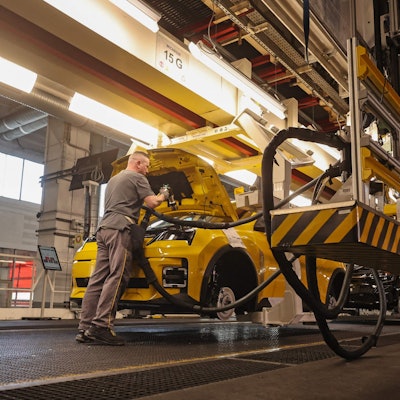 Autobau – nicht bei Ford, sondern bei Renault in Douai. Aus Nordfrankreich kommen bald auch neue Ford-Modelle.