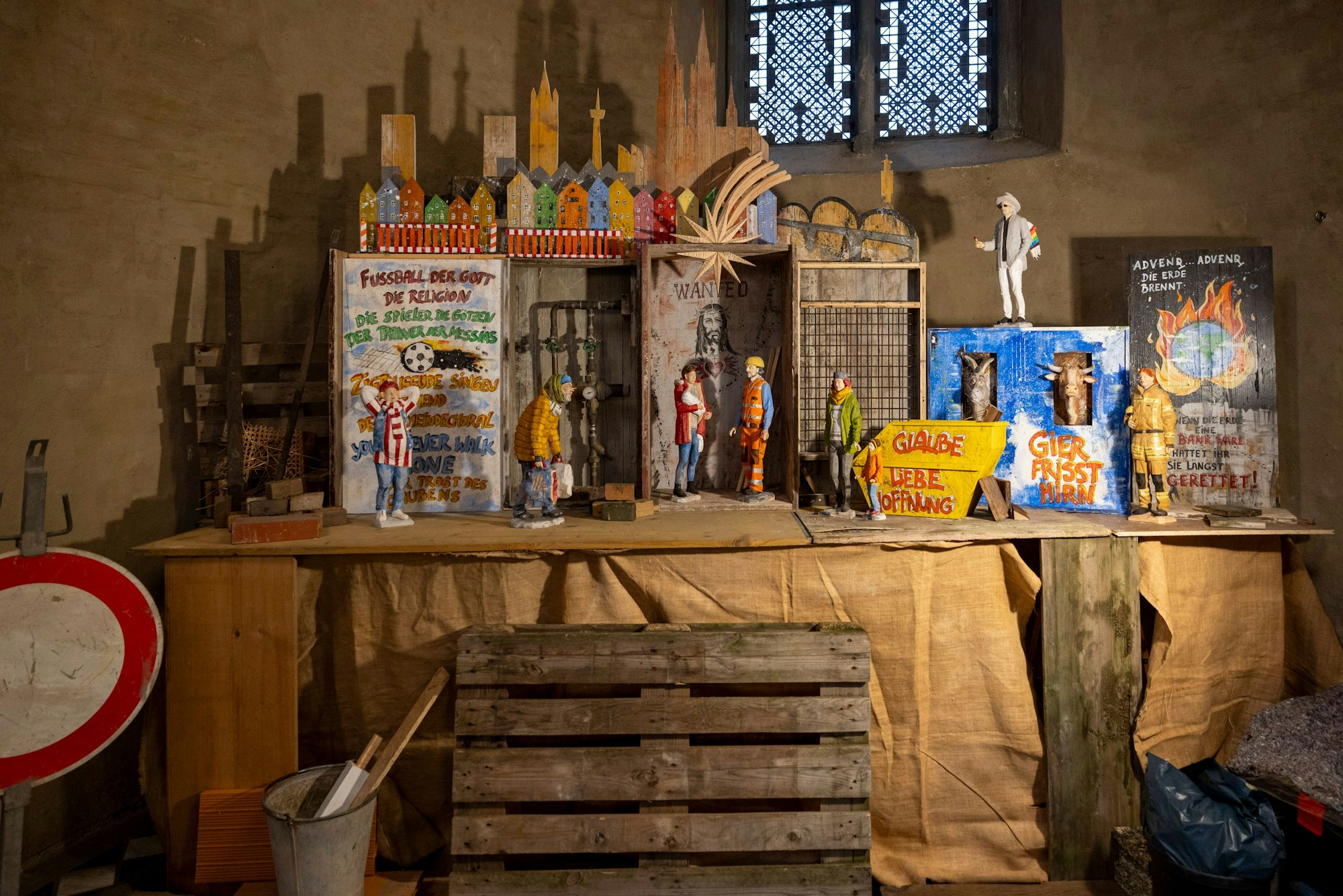 Die Baustellenkrippe in St. Geron hat Realitätsbezug zum aktuellen Köln.