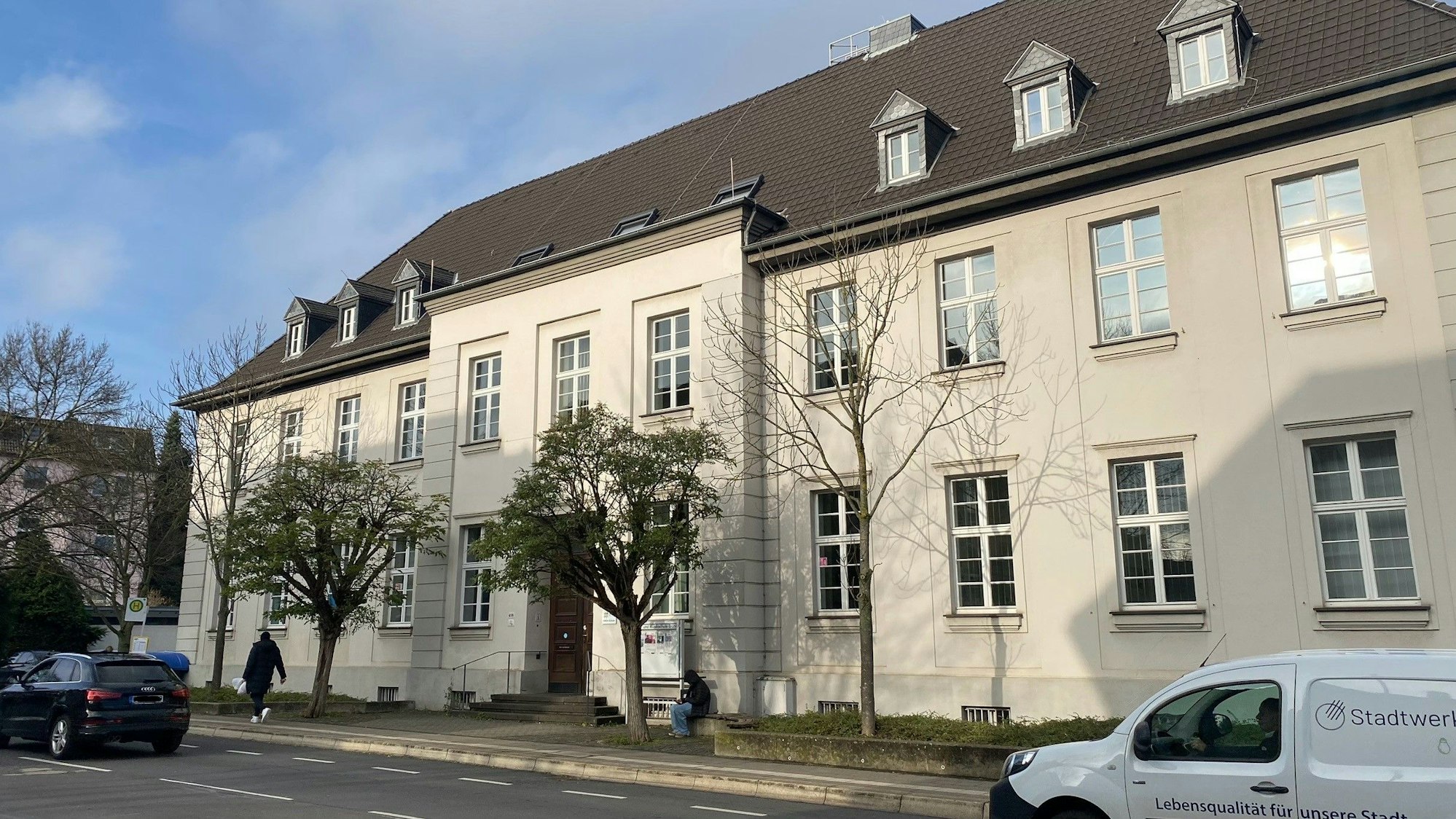 Zu sehen ist die Brühler Musikschule an der Liblarer Straße.