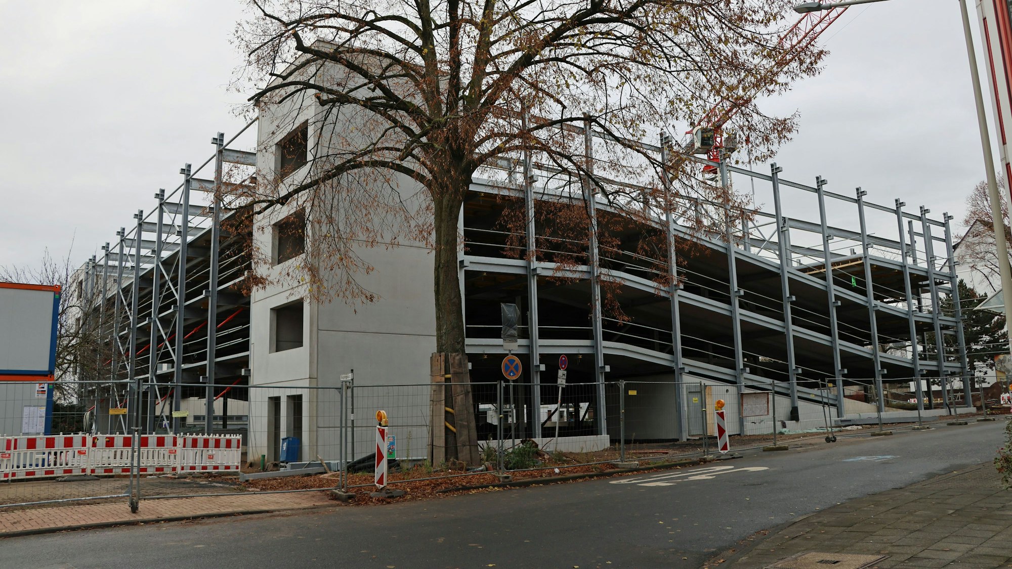 Auf dem Bild ist der Rohbau des Parkhauses Josefstraße zu sehen.