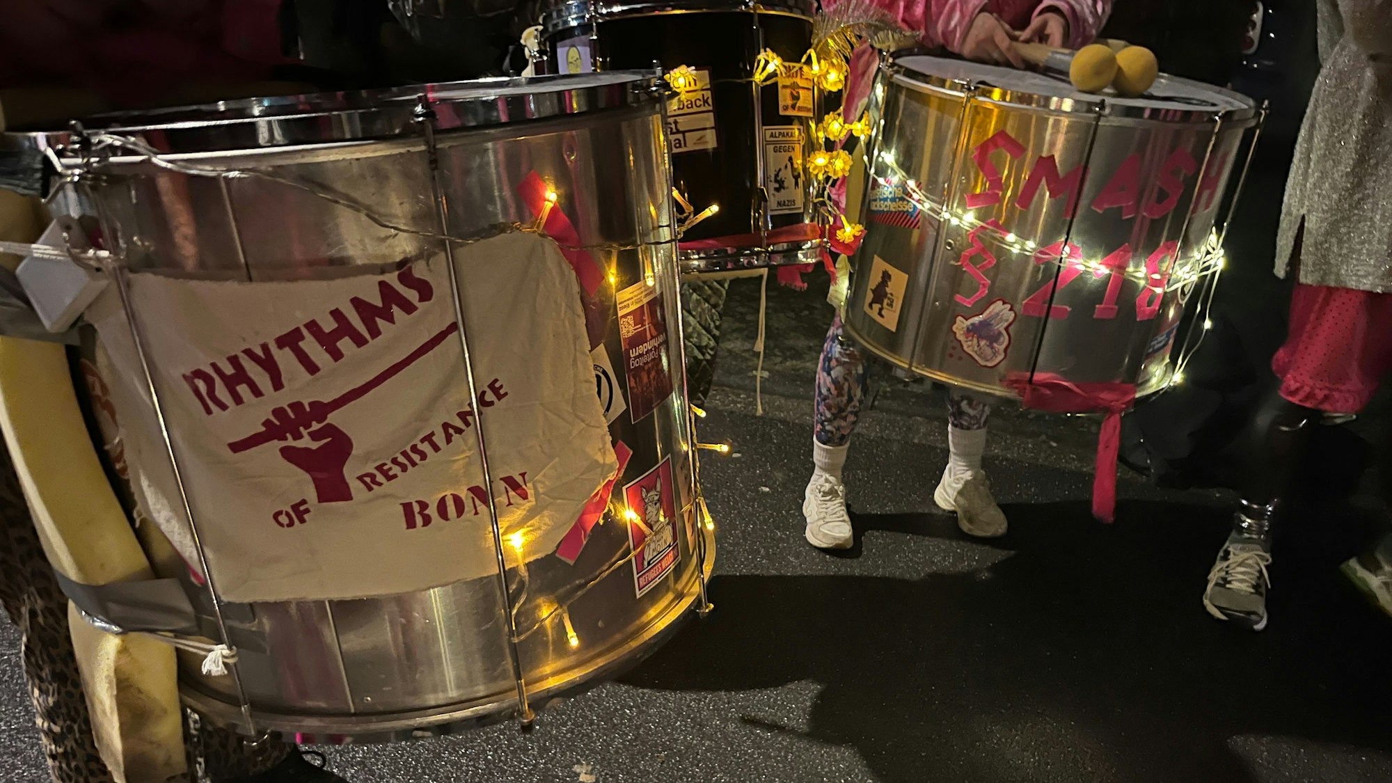 Die „Rhythms of resistance“ unterstützten den Protest lautstark.