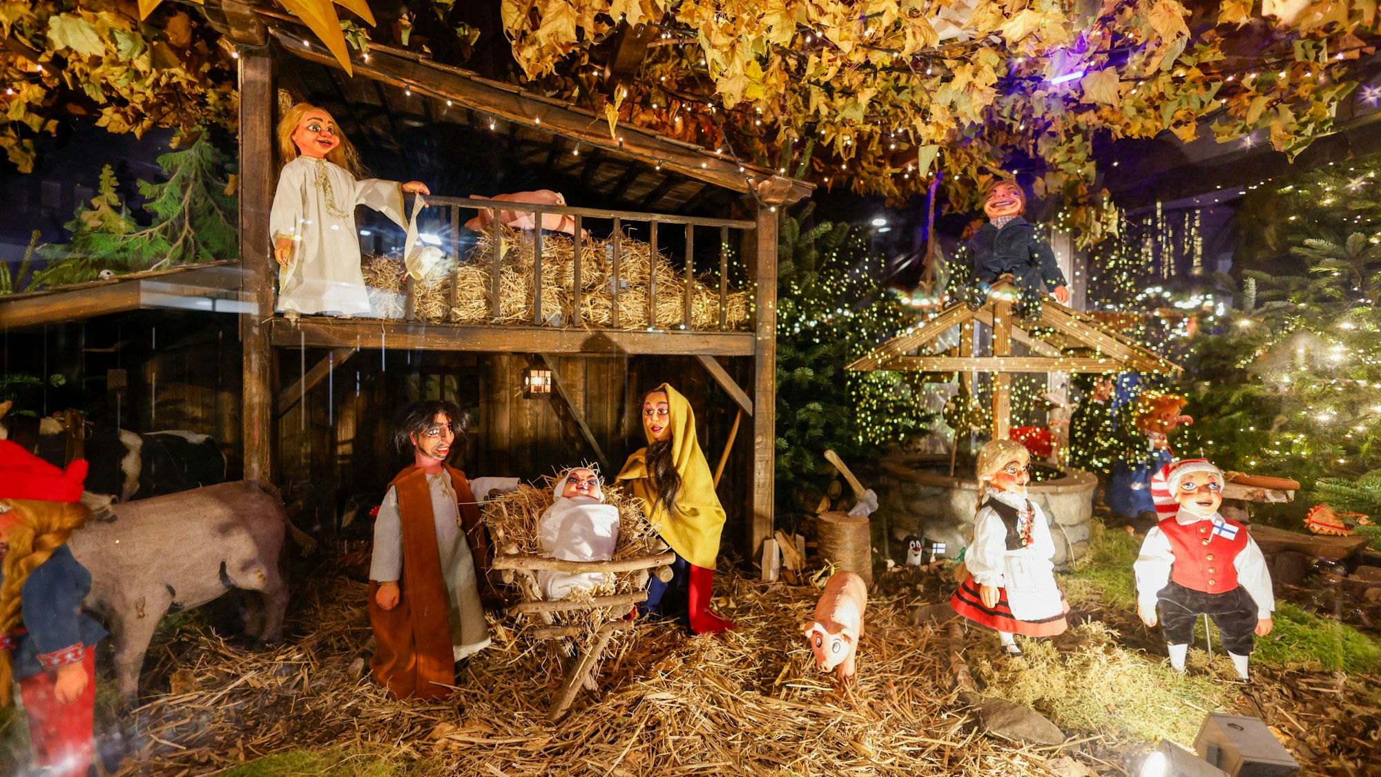Die Hänneschen-Krippe auf dem Neumarkt spricht die kölsche Seele ganz besonders an.