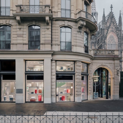 Rimowa hat das erste Geschäft im historischen Bau des Carrés eröffnet.